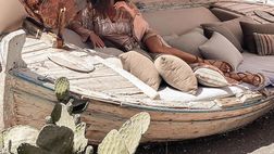 Lucia Javorcekova non delude mai i suoi fan: a Santorini scatto sexy e ‘pace interiore’…