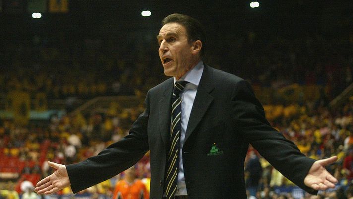 Basket e solidarietà, il nuovo derby di Cantù e Varese con Charlie Recalcati: #VinciamoloInsieme