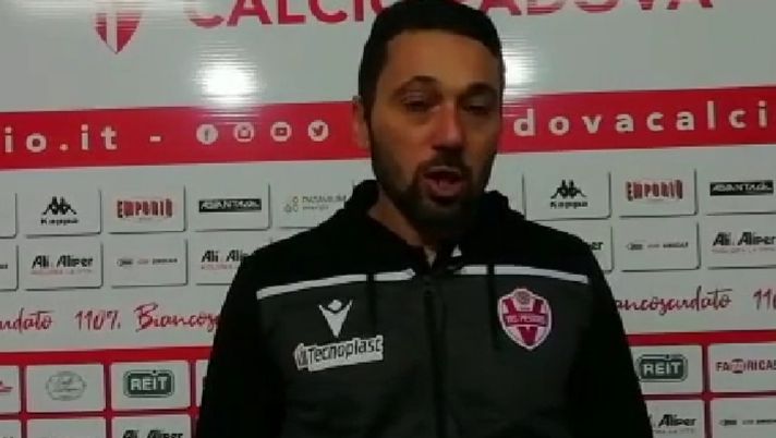 L’arbitro sbaglia la squalifica e l’allenatore non voleva colpire il 4′ uomo: pre-derby thrilling fra Vis Pesaro e Fano