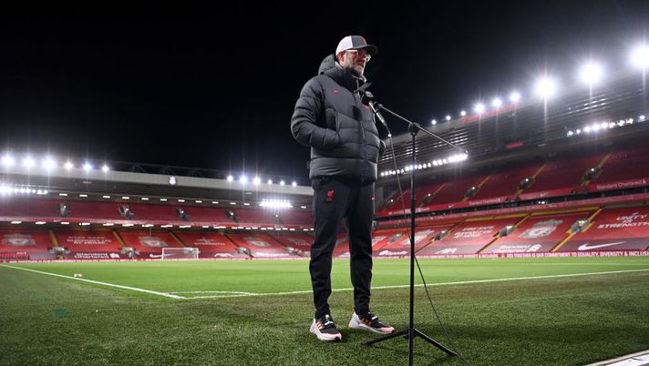 Premier League, Klopp su parziale riapertura stadi: “Non capisco il senso di mettere duemila persone in un impianto da 60mila”