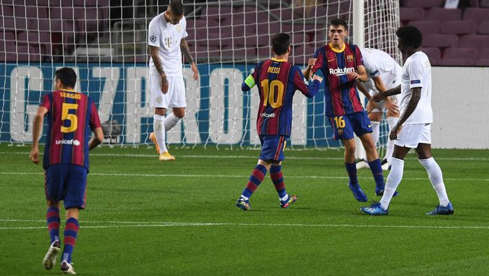 Barcellona, Pedri arriva, segna in Champions League e lascia lo stadio in taxi: a 17 anni non ha ancora la patente…