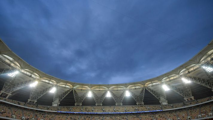 Jeddah, in tribuna sghignazzano: il portiere esce di scena, ma l’attaccante sbaglia lo stesso…