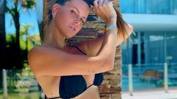 Lady Zarate infuoca il web col suo scatto hot. Décolleté da paura per Natalie Weber