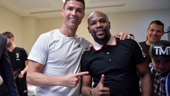 Il ricchissimo Floyd “Money” Mayweather dal ring al calcio? Potrebbe comprare il Newcastle e lui non nega!