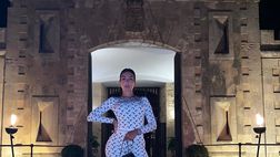 Georgina Rodriguez ‘total white’. Abbronzatura da paura per lady Ronaldo: “La luna è piena di…”