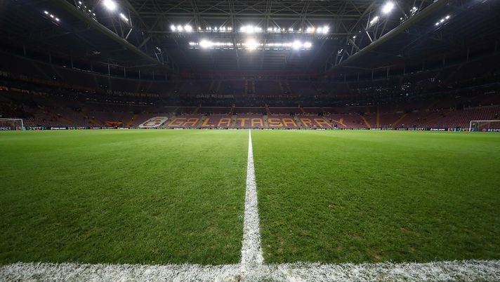 Istanbul senza padroni né tifosi: pochi striscioni, tante occasioni e zero reti tra Galatasaray e Besiktas