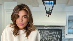 Elisabetta sempre in forma splendida. Il buongiorno della Canalis sveglia tutto il popolo del web