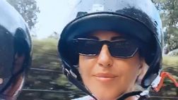 VIDEO / Marchisio porta la moglie a fare un giro in motorino: “Obbligata a salire…”