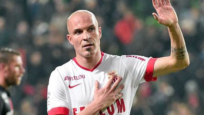 Raggi, il capitano diventato ultras: ieri in curva a cantare durante il recupero Monaco-Psg