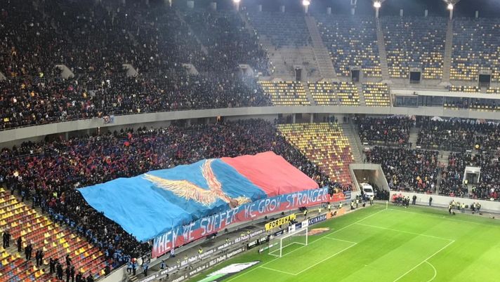 Bucarest, derby sospeso per 10 minuti: poliziotti in campo e lancio di ogni tipo di oggetti sul terreno di gioco
