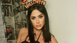 FOTO – Marika Fruscio onora Halloween a modo suo: le trasparenze sono da capogiro