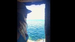 Elena Santarelli, sole e relax in quel di Amalfi: “Una finestra sul mare”