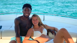 Alphonso Davies in vacanza con la sua ragazza, la calciatrice del Psg Jordyn Huitema