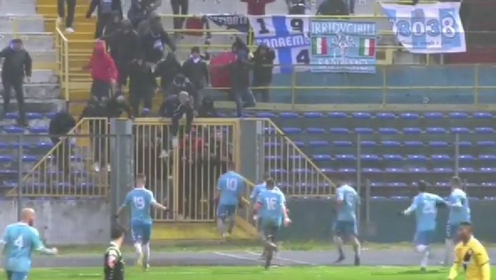Sanremo vince il derby di D a Savona fra pioggia, vento, espulsione di De Paola e forti recriminazioni