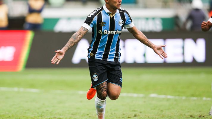 Gremio, lo voleva Leonardo al Milan, adesso lo chiama Ancelotti: ma il Borussia mette la freccia per Everton