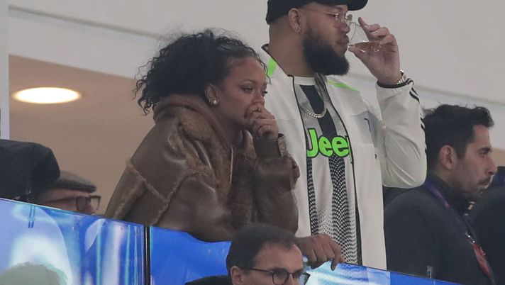 Per la Juve e con la Juve a Torino: Rihanna segue la partita ed esulta per Dybala