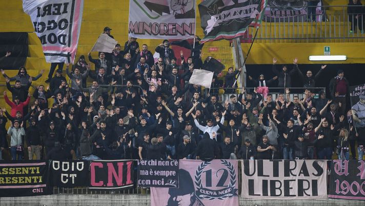 Tra un derby e l’altro, Subeme La Radio ispira la curva nord palermitana