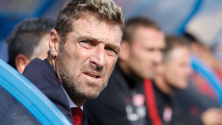 Arriva il derby contro il Panathinaikos e Massimo Carrera è sotto accusa: l’Aek pensa solo a difendersi?