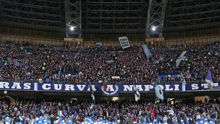 Quando di virale c’è solo il video: tifoso asiatico urla al San Paolo durante Napoli-Barça “Non ho il Coronavirus!”