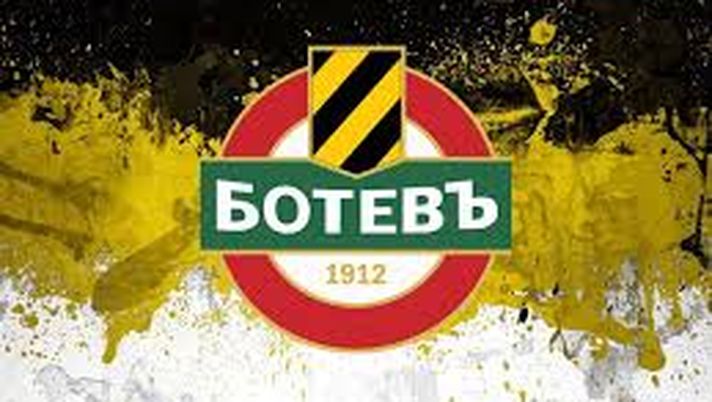 Niente led ed effetti speciali in coppa di Bulgaria: ad aggiornare il punteggio ci pensa lui con le sue mani…
