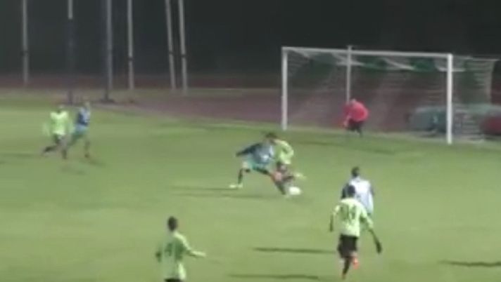 In un mercoledì senza coppe europee un gol da Champions nella Coppa Marche di Prima Categoria. Guardate il “Taconazo” con cui Lazzarini va in porta!