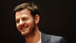 Cattelan positivo al Covid: “Ludovica mi prepara i pasti e Nina e Olli mi passano messaggini”