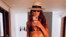 Izabel Goulart sfida il freddo e incanta il web: posa in bikini e mostra un lato B da urlo