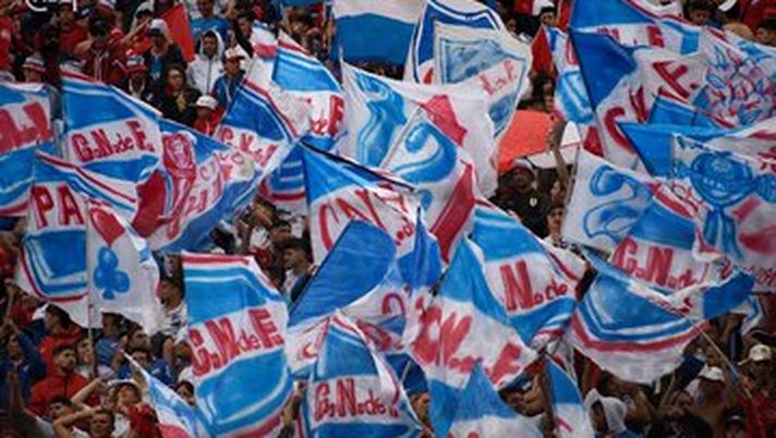 Il Nacional vince Superclasico Montevideo e titolo, ma nei cortei muore un tifoso: il Penarol si associa nella condanna