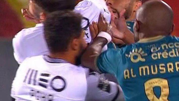 Portogallo, cartellino rosso e rissa: Guimaraes, colpi proibiti e 3 espulsi nel derby del Minho