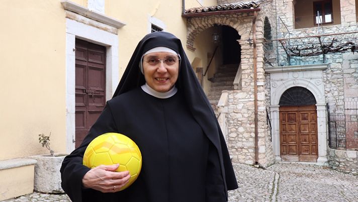 Il derby di Suor Giacomina Stuani: monaca di clausura del monastero di Santa Rita che tifa per il “Diavolo”, pur giocando nella squadra di Dio