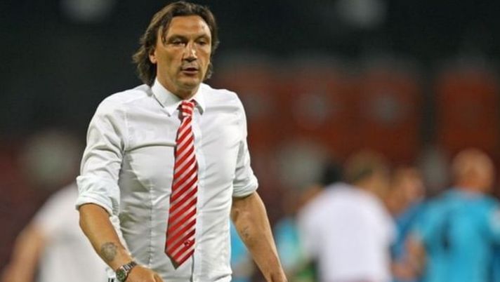 I tifosi lo hanno convinto: Dario Bonetti rifiuta l’offerta africana e torna gratis alla guida della Dinamo Bucarest