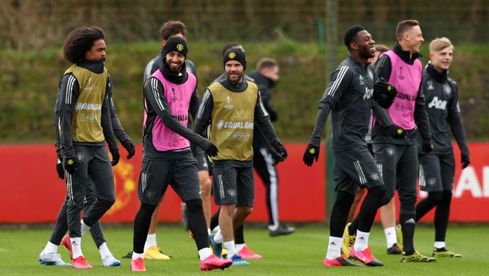 I club inglesi non si allenano, ma il Manchester United continua: partite a porte chiuse nel proprio Centro sportivo?