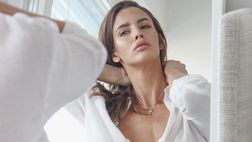 Lucia Javorcekova fa impazzire i fan. L’ultimo scatto da paura e il consiglio: “Ovunque tu vada…”