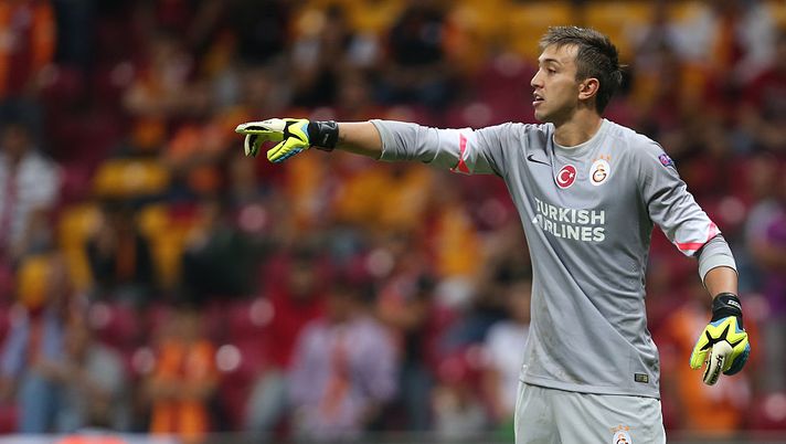 Il Galatasaray prepara il derby con Muslera “Vinciamo di sicuro”: mani al portafoglio per i tifosi Besiktas per aiutare il club