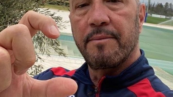 Cagliari, Zenga senza mezze misure: “43 mila denunciati…abbiamo più cretini che malati”