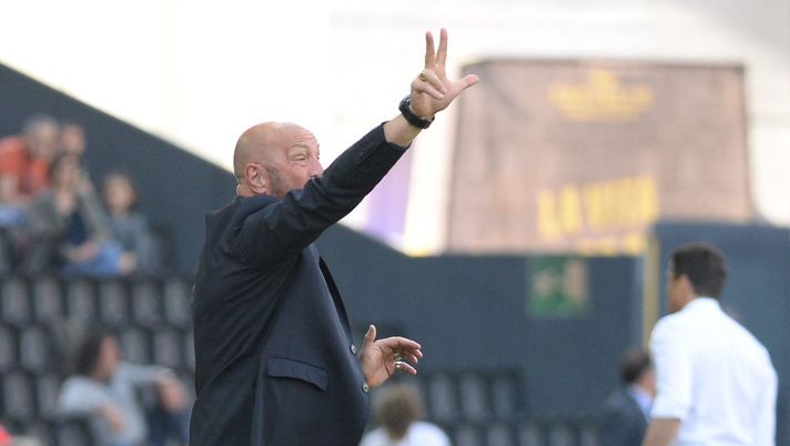 Cagliari, Walter Zenga: “Il mio stipendio è già stato tagliato il 3 marzo, bisogna pensarci prima alle cose”