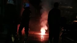 Petardo dei tifosi Aris contro il pullman del Paok in arrivo allo stadio: a Salonicco è derby!