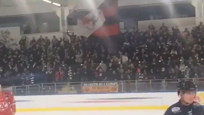 Europa League rinviata? I tifosi Eintracht Francoforte vanno a tifare Eintracht…Klagenfurt nell’hockey: e vincono!