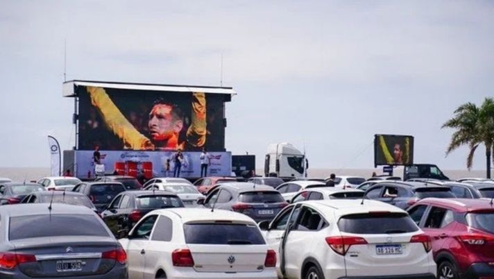 In Argentina si organizzano bene: 130 persone al Drive-in per il Clasico fra Barça e Real