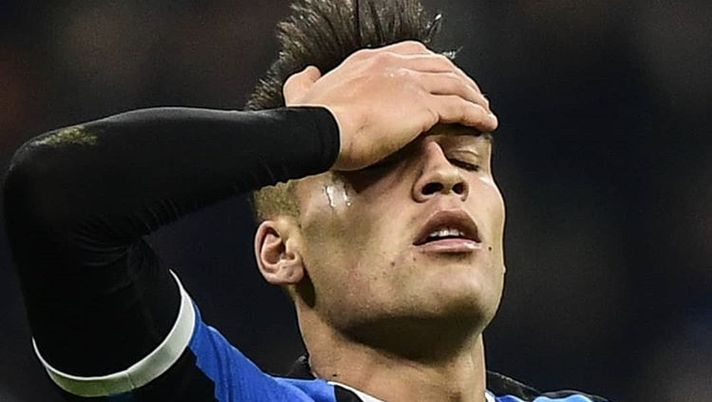 Inter eliminata davanti al pienone di San Siro: impietosi i social del giorno dopo