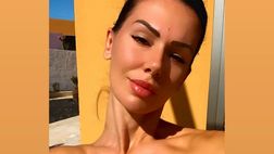 Erjona Sulejmani si gode il sole di Fuerteventura: lo scatto mette in risalto il décolleté