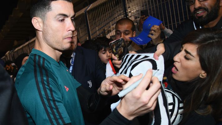 Video virale sui social, premiazione Lazio: i tifosi inneggiano a Messi e CR7 regisce