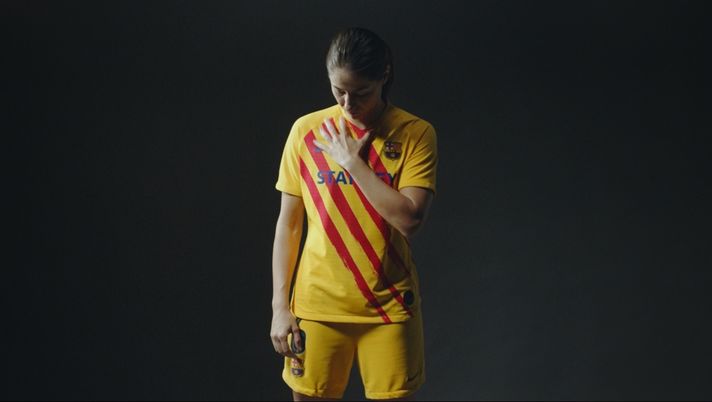 Derby femminile a Barcellona con la “senyera”: le blaugrana inaugurano la maglia maschile contro l’Espanyol