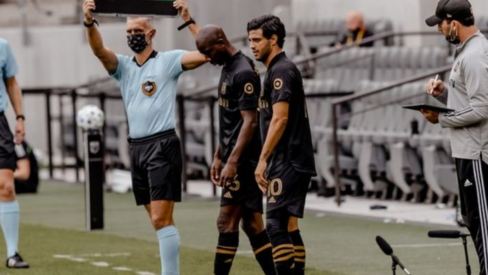 Il ritorno del re: Carlos Vela trasforma Los Angeles FC, vince il derby ed elimina i Galaxy dalla corsa playoff