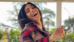 La pioggia non toglie il sorriso a Federica Nargi: “Senti che bel rumore!”