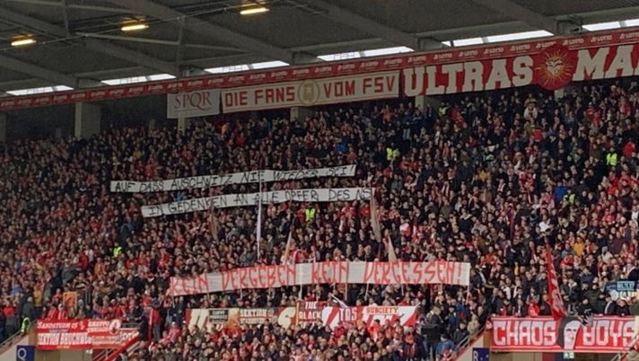 Tutti nessuno escluso: le curve della Bundesliga commemorano l’Olocausto #WeRemember