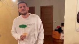 VIDEO / Natale, Theo Hernandez si scatena in ciabatte e canta per la sua Zoe