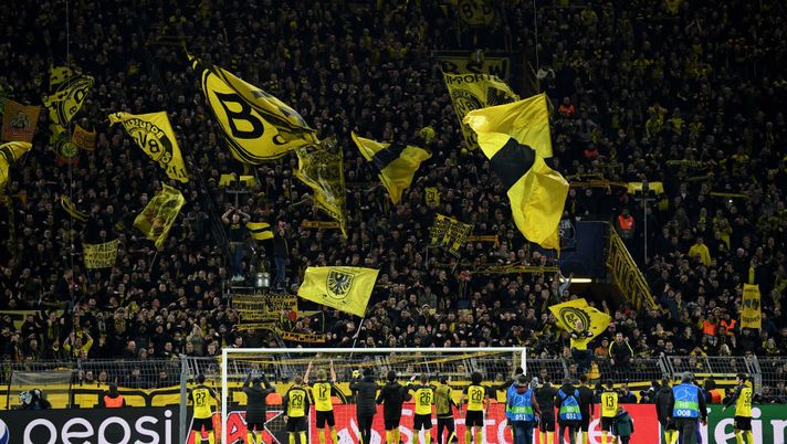 “Trattati come cani”: i tifosi parigini perquisiti dalla Polizia tedesca prima della sconfitta di Dortmund
