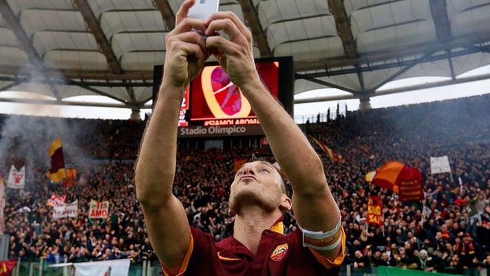Il derby di metà decennio, Totti e il gol del 2-2 alla Lazio: l’esultanza romanista più bella di sempre!