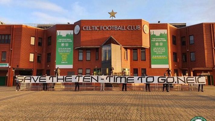 “Neil, time to go”, i tifosi del Celtic vogliono “salvare” il 10′ titolo consecutivo: “Lennon è ora di andarsene”